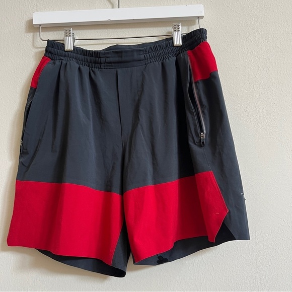 Lululemon Switch Up Short *7"
Obsidian / Dark Red - Picture 3 of 6